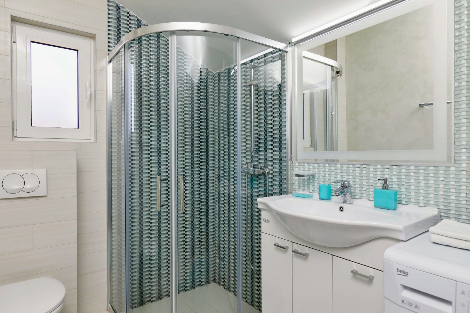 Tivat, 28tivat.kotor.budva.montenegro.parking.czarnogórza.widok.na.morze.plaża.słońce.wakacje.apartament.wycieczki.góry.relaks