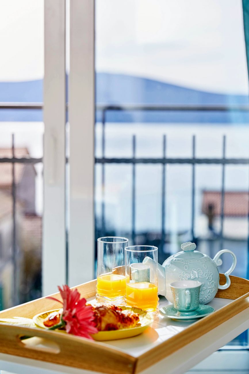 Tivat, 6tivat.kotor.budva.montenegro.karadağ.otopark.plaj.deniz.manzaralı.güneş.tatil.tatil.daire.otel.dağ.turları.rahatla.parking