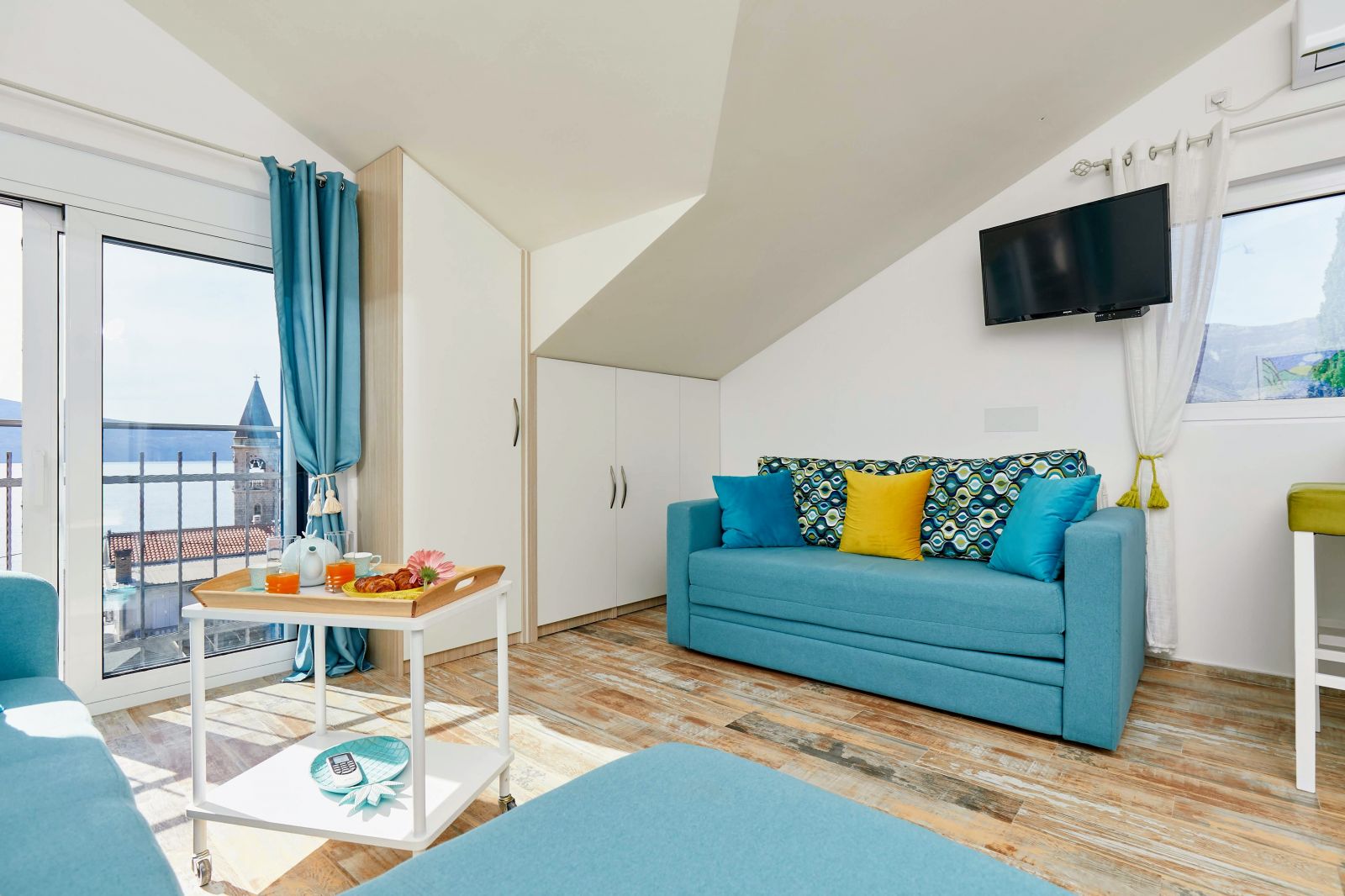 Tivat, 9tivat.kotor.budva.montenegro.karadağ.otopark.plaj.deniz.manzaralı.güneş.tatil.tatil.daire.otel.dağ.turları.rahatla.parking